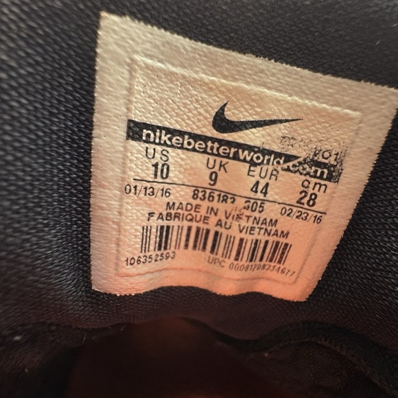 Size 10 Nike Kobe 11 Sunset 2016 836183-805  (USED & Original Box) - Picture 4 of 16